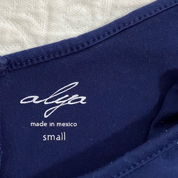 ‼️SOLD‼️ Blue top 😁🦋 - Picture 4 of 5